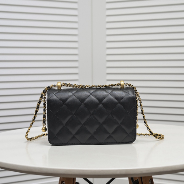 シャネルバッグ側面デザイン